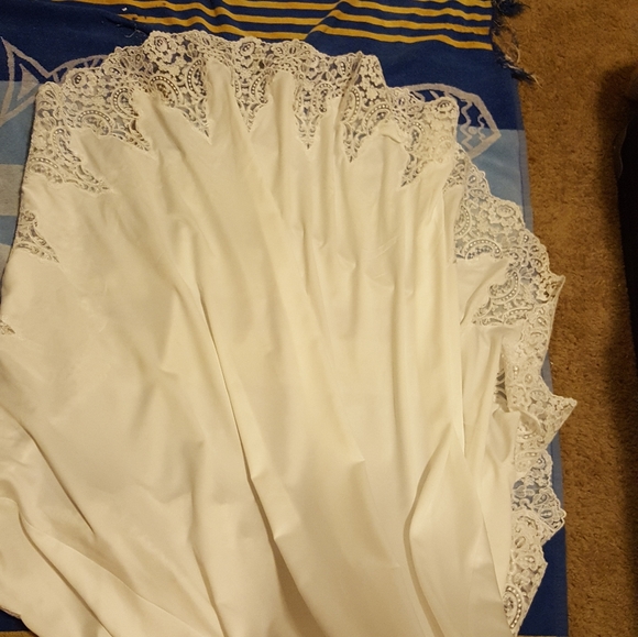 Gorgeous Wedding Gown, NEW, never worn, stored in garment bag! - Picture 11 of 16